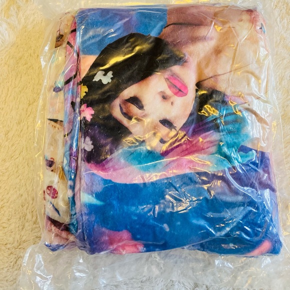 🟦✨Melanie Martinez in Crybaby Space✨ 🪐Throw Blanket - Picture 2 of 8